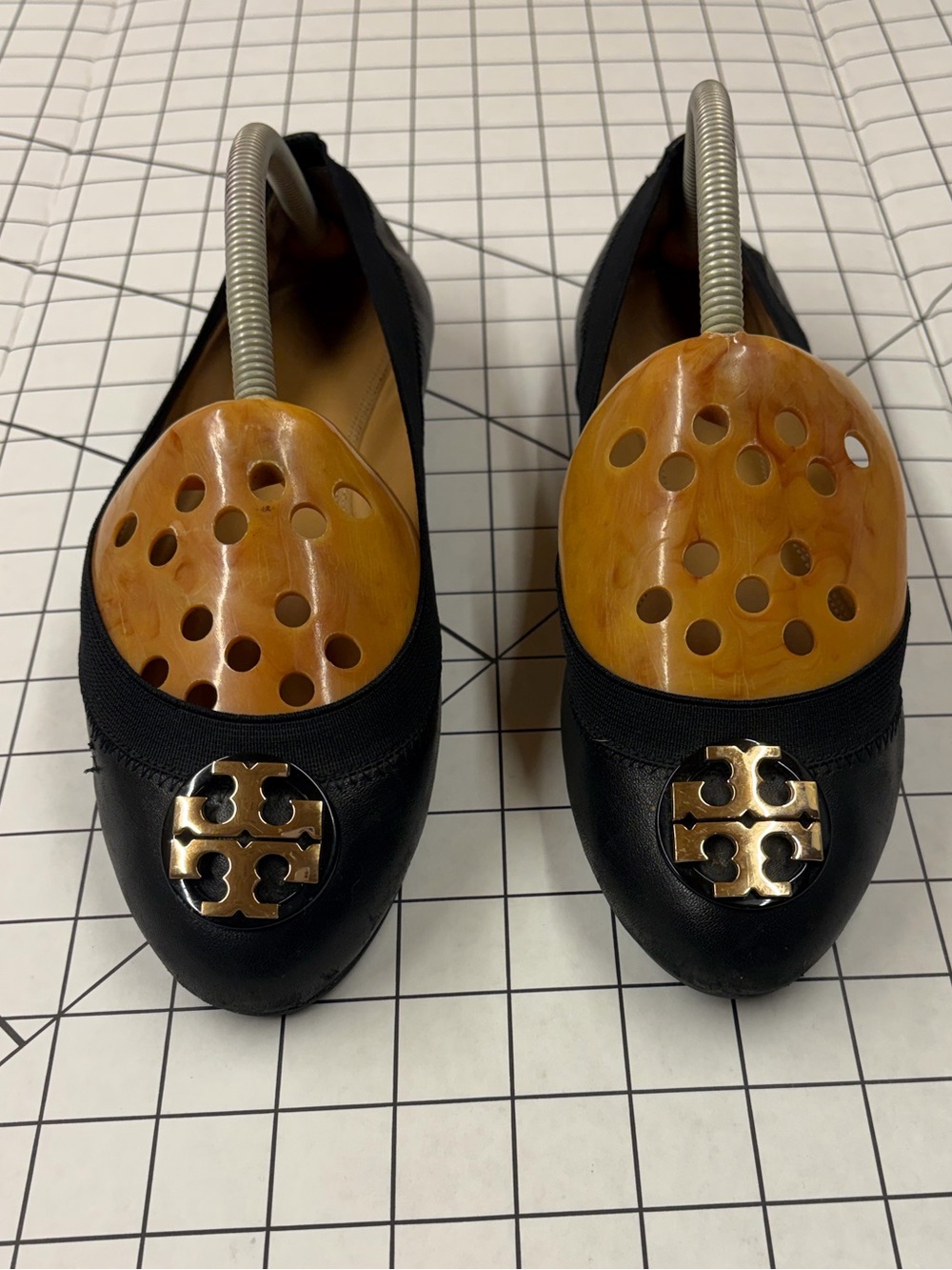 Tory Burch Minnie Travel Ballet Flats Black Leather Gold Medallion Size